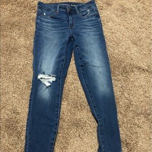 american eagle single knee ripped skinny jeans